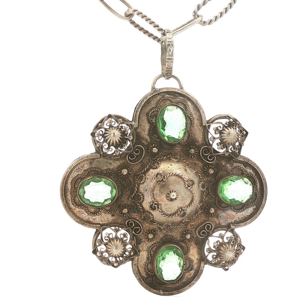 800 Silver Green Stone Pendant on Chain